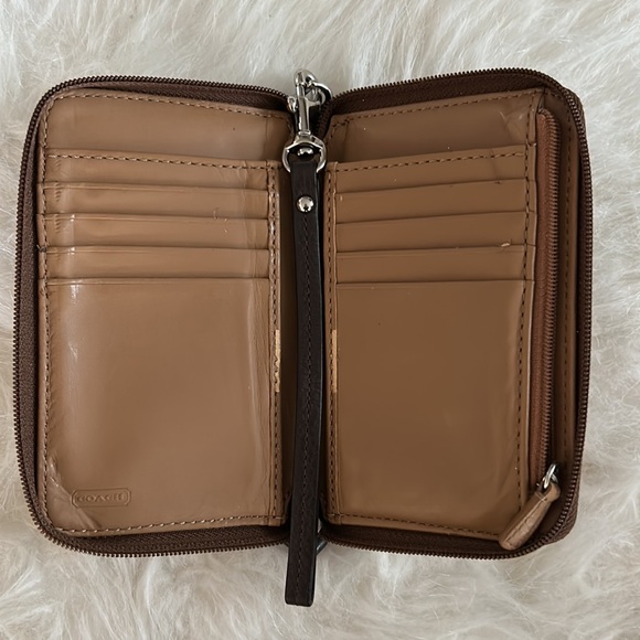 Coach Carryall Wristlet Zip - Picture 2 of 7